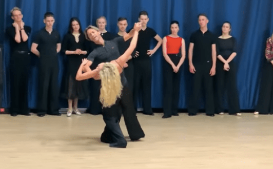 kensandance's tweet photo. Mirko Gozzoli &amp; Edita Daniute
Slow Foxtrot 2019
【ミルコゴッゾーリ エディータダニウテのスローフォックストロット2019 】
#ballroomdance #ballroom #dance #ballroomvideo #prodancer #WDSF #slowfox #社交ダンスまとめサイト https://t.co/X8Jq8ntptM https://t.co/SdgY1rAOxc