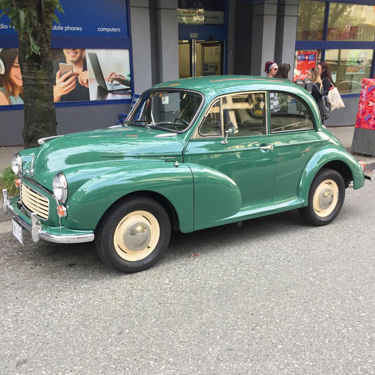 miatatweets's tweet photo. Morris Minor 1000
.
.
.
#morris #morrisminor1000 #britishcar #morrisminor #vintage #vintagecar #classiccar #collectiblecar #classicbritishcar #tagtheowner #carsofvancouver https://t.co/pY3xgEc5AB