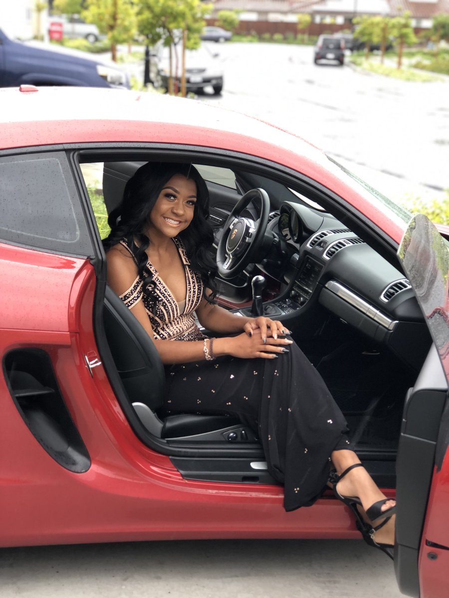 CreoleGoddess81's tweet photo. My babygirl is attending her senior prom. Gorgeous is an understatement #hhsprom #myheiress #promslay #2k19 #senioryear https://t.co/p0V5SvHPmm