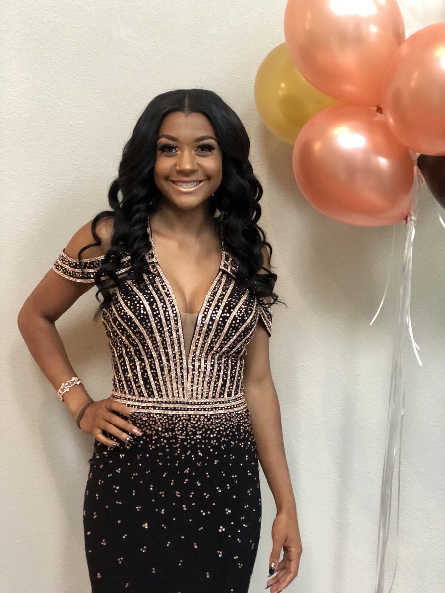 CreoleGoddess81's tweet photo. My babygirl is attending her senior prom. Gorgeous is an understatement #hhsprom #myheiress #promslay #2k19 #senioryear https://t.co/p0V5SvHPmm