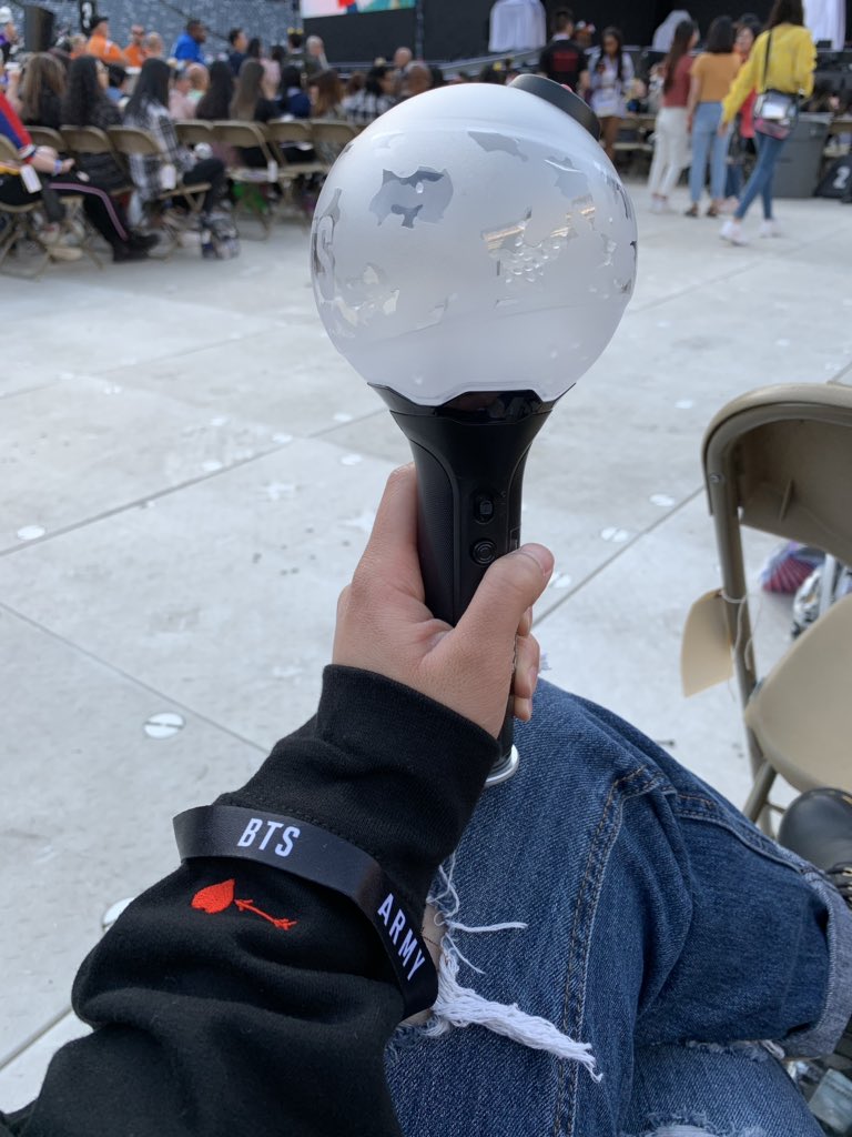 csbites's tweet photo. knjksjmygjhspjmkthjjkbts 💜🥰 https://t.co/x8FJbzQtsy