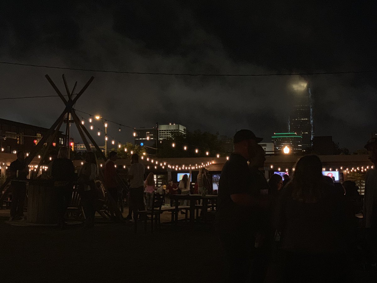 CooknItUpFood's tweet photo. Thanks for the beautiful evening at @bleugarten in #midtownokc! #okcfoodtrucks #foodphotography #localbusiness #foodtruck #chickenandwafflesandwich #okiefoodtruck #foodie #devontower #okcskyline #tacosalad #waffleburger https://t.co/sUPnbj1Wjk