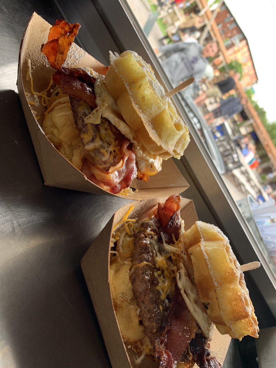 CooknItUpFood's tweet photo. Thanks for the beautiful evening at @bleugarten in #midtownokc! #okcfoodtrucks #foodphotography #localbusiness #foodtruck #chickenandwafflesandwich #okiefoodtruck #foodie #devontower #okcskyline #tacosalad #waffleburger https://t.co/sUPnbj1Wjk