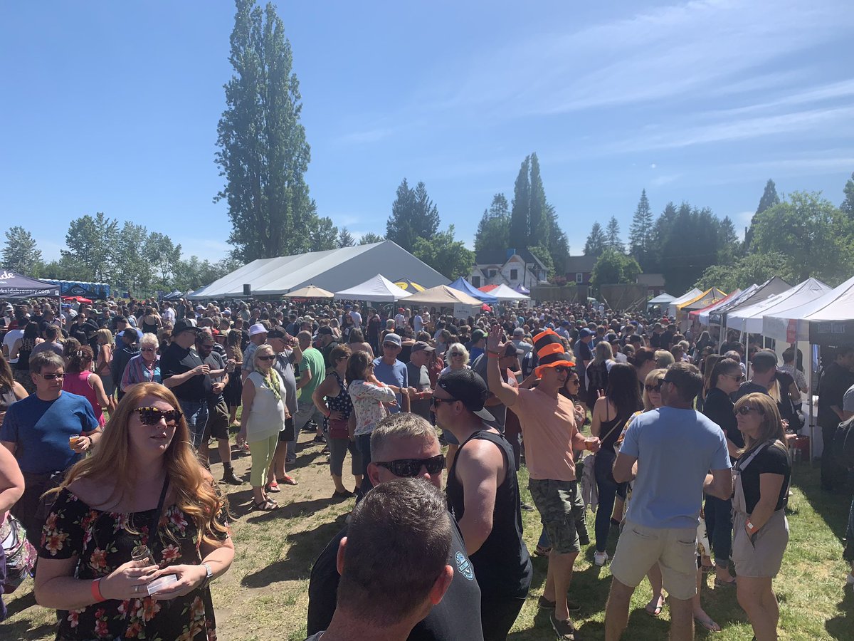 Phenomenalday <a href="/FortBeerFest/">FortLangleyBeerFest</a> today. Good opportunity for the VDZ crew that hang out and enjoy the gorgeous spring weather. The VDZ sponsorship was well executed by this smiling group of all stars! #BeerFest #togethervdz #team #longweekend