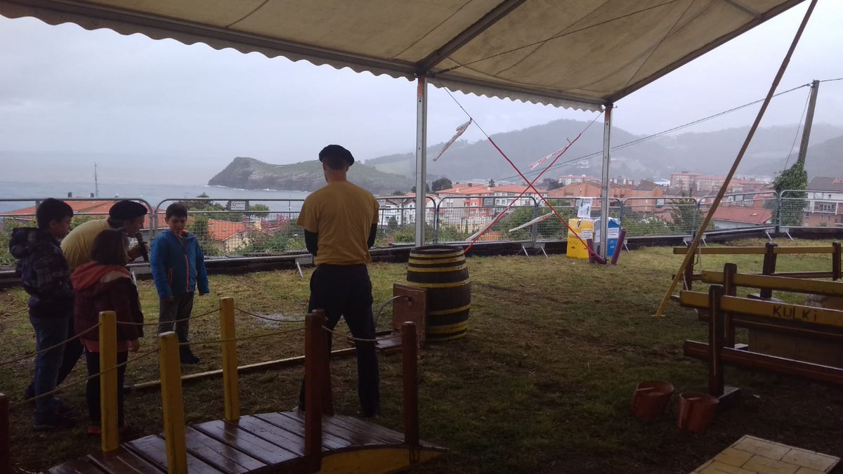 Eguraldiaren eraginez galera ekonomikoak aurreikusi dituzte Ibilaldian. Azkue Ikastolak, ikastolen proiektuari sustegua emateko kontu korronteak jarri ditu eskuragarri:
LABORAL KUTXA ES83 3035 0042 92 0420028507
KUTXABANK ES86 2095 0114 60 9117934827