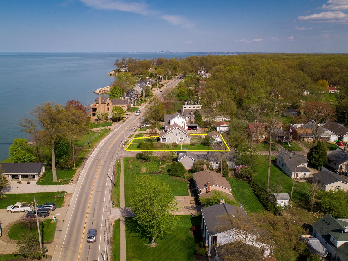 WayUpAerial's tweet image. •FOR SALE• 32407 Lake Rd in Avon Lake, OH. “Opportunity to renovate or build your dream home...unobstructed Lake Erie views, park access across the street...” For more info contact @KimCraneHomes or visit kimcranehomes.com Video Coming Soon #wayupaerialimages #howardhanna