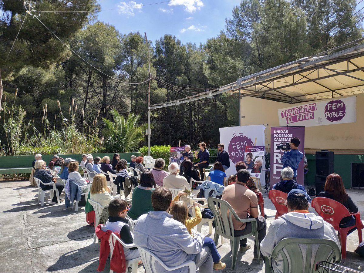 anticapiCat's tweet photo. .@condepoveda "Fer poble és lluitar contra l'austericidi; dedicar recursos existents a dinamitzar l'economia local. Tenir un municipi sostenible, q lluiti per remunicipalitzar l'aigua, tenir places a les escoles bressol. En definitiva no deixar ningú enrere." #TransformemElFutur https://t.co/ltLCJJjVvk