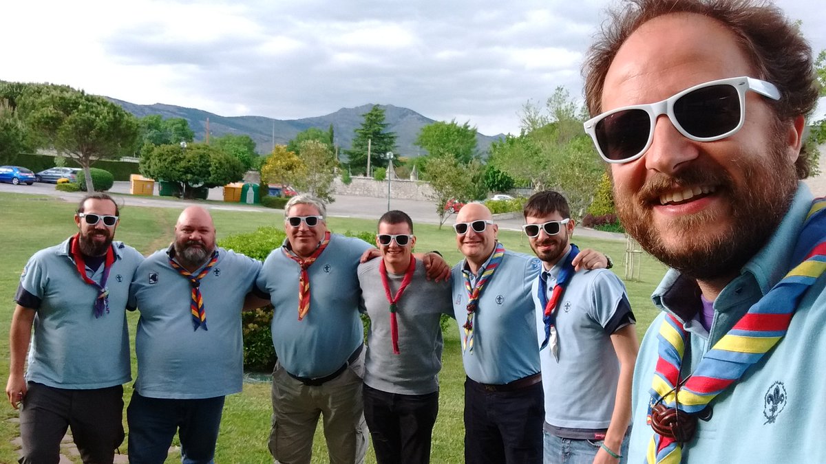 priscomgc's tweet image. Es difícil molar más que el Equipo de Crecimiento de @scout_es en #ServiciosyEquipos en Guadarrama con estas gafas que nos han regalado @scovalen 😎 verdad? 😁 Seguimos desarrollando nuevas herramientas para seguir con la tarea de #ConstruirUnMundoMejor