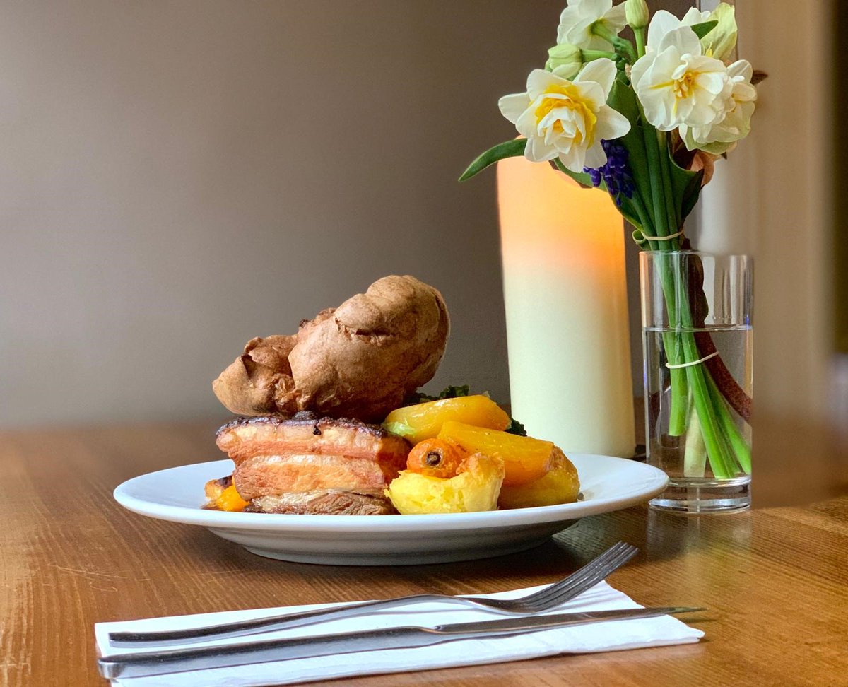 GeorgeHFrome's tweet photo. Our Sunday menu is available from 12pm-8pm today! Featuring-

• Somerset pork loin
• Roast beef
• Roast Chicken
• Vegan falafel cakes
• Gluten free beer battered fish and chips
• Special pan fried lambs liver

2 courses for £14.95
3 courses for £17.95 https://t.co/OSOnTuEkNT