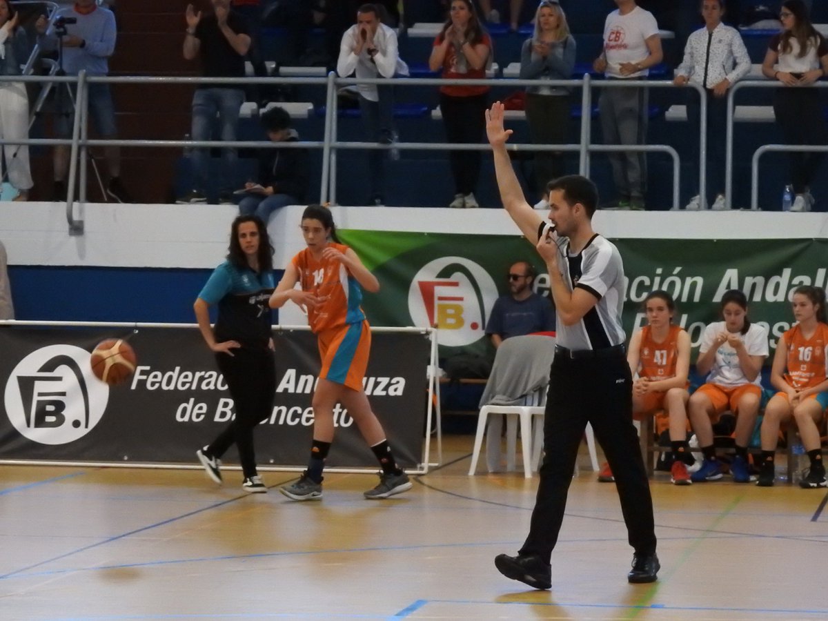 FAB_Andaluza's tweet photo. 🏆 3º-4º Puesto #CADEBAIF19 ⛹🏻‍♀️      
🏀 @cbalmeria 🆚 @clubadeba 
⏱️ Prórroga: 60-60
🎥  https://t.co/P78tkf903A … … … … …
📍 @Ayto_LaLinea @diputacioncadiz 
✅ @AlmeriaFAB @FAB_Cordoba https://t.co/4dIuJ8cNfO