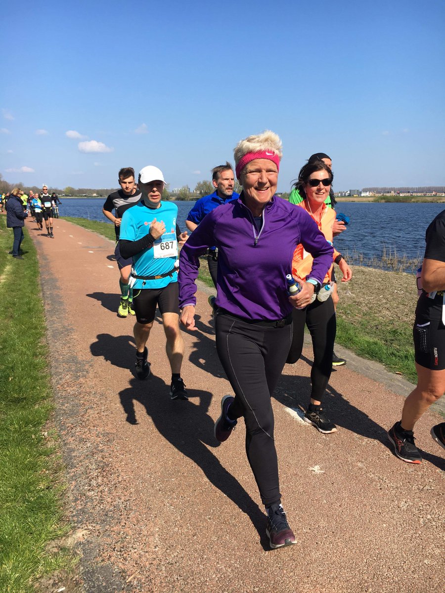 CrohnColitisNL's tweet photo. Sinds 1982 de ziekte van Crohn en 13 april mijn 14e marathon uitgelopen. Hoop doet lopen 😘 - Els #IBDlevenskunst #wereldIBDdag https://t.co/mT4lkKwSRg
