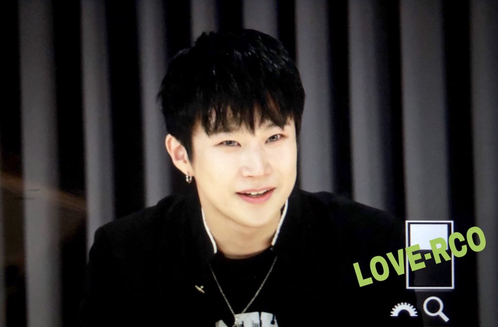 LOVERCO0511's tweet photo. 20190519 메이크스타 팬미팅 프리뷰

형근아❤️

#마르코  #Marco #이형근 #열혈남아 #HBY https://t.co/kgYKcIwxmK