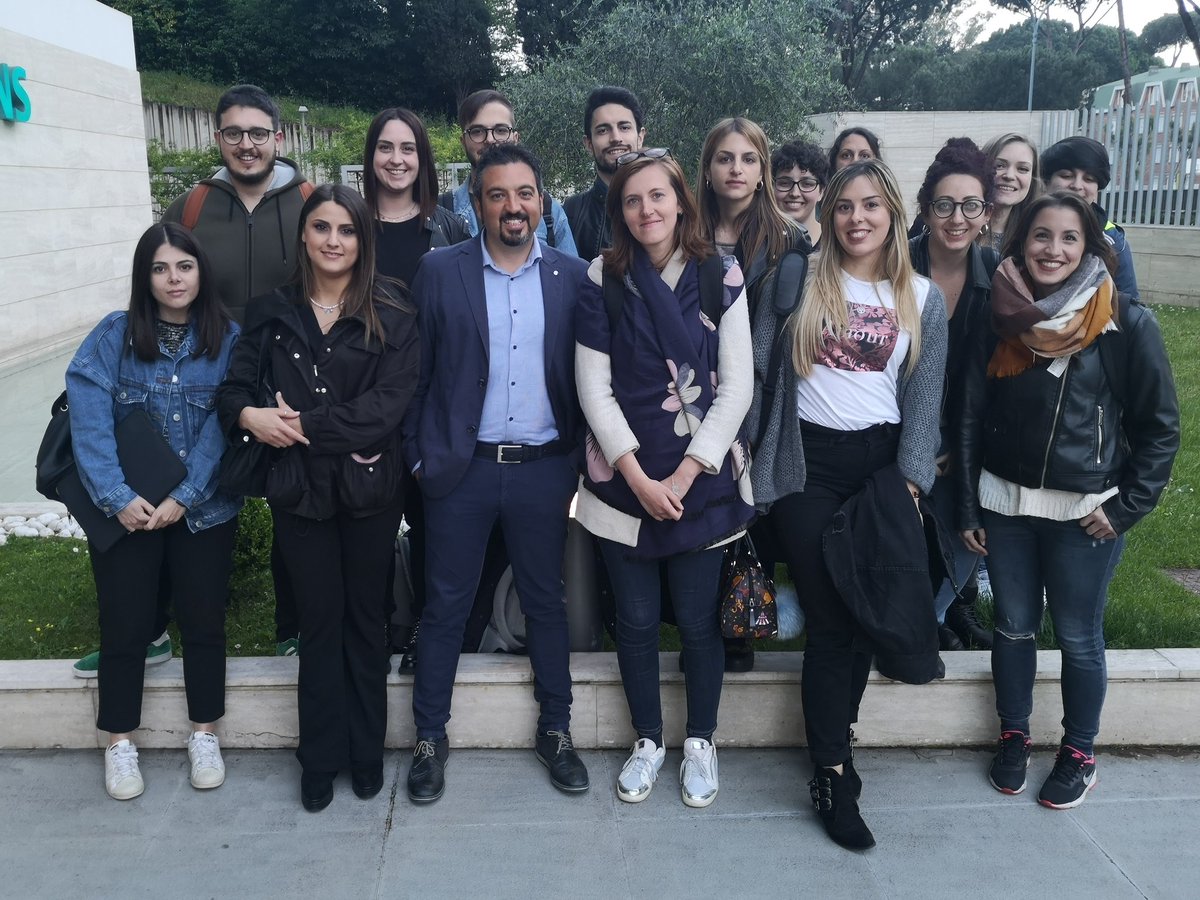 Mi piace fare formazione, ma farlo alla <a href="/DCombatAcademy/">Digital Combat Academy</a> ha tutto un altro sapore. Mi sento a casa, tra amici, in famiglia. La qualità di questo percorso è in continua evoluzione. Complimenti Fabrizio e <a href="/FedericoSbandi/">Federico Sbandi</a> 🚀 avete creato qualcosa di davvero unico! 🔝 Orgoglio #DCA 😎