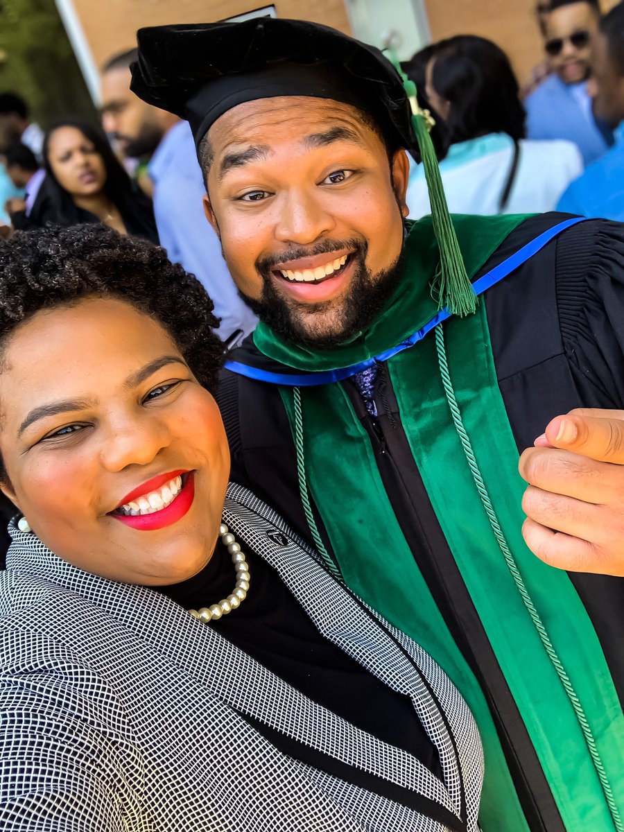 jacoriaborders's tweet photo. There’s a lot of new doctors in town! Congrats fam! I love y’all, and can’t wait to see you each take the world by storm. You are the future of healthcare, and I wouldn’t have missed this day for the world! ❤️#HealthEquity #BlackExcellence #BlackDoctors #thisiswhatdoctorslooklike https://t.co/RFMT9E5ucf