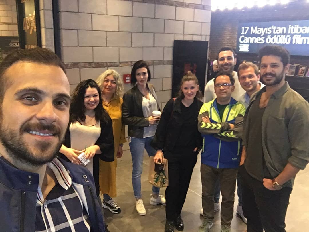 KimDhaMutluFilm's tweet photo. 21:30 seansı için Emaar Cinemaximum’daydık.
• #KimDahaMutlu? Sinemalarda!
.
@bskyapim | @hakanhaksun https://t.co/d0OUvSVEVy