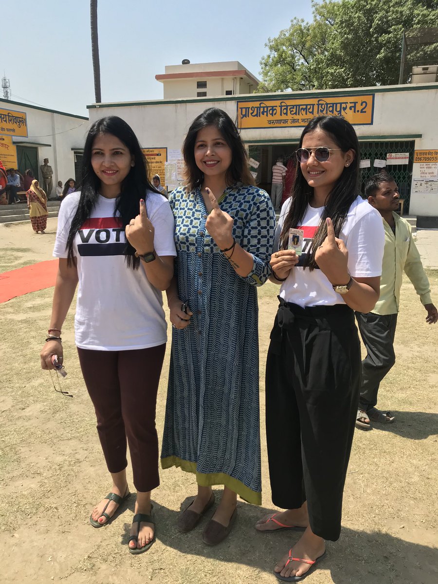 PratimaSinghBB's tweet photo. “ मेरा वोट देश की शांति , सुरक्षा और समृद्धि के लिए “ जय हिंद !!! #voteforthenation #votedforindia #varanasi #voters @divya4india @prashantisingh @vikrant_solanki__ @akankshasingh4 @gaurigssinghvns https://t.co/x0EXtLw4IR