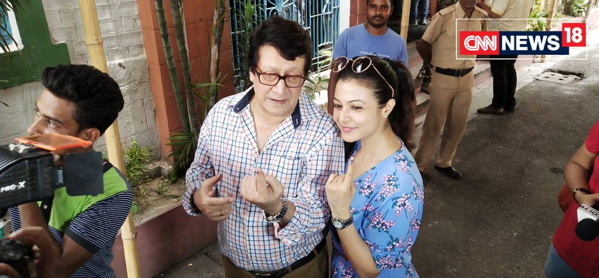 CNNnews18's tweet photo. #ElectionsWithNews18 -- Veteran actor Ranjit Mallick and daughter @YourKoel cast their vote in Kolkata today.

#ElectionsWithNews18 #LokSabhaElections2019 #VotingRound7 #Phase7 https://t.co/LQfis54TaL