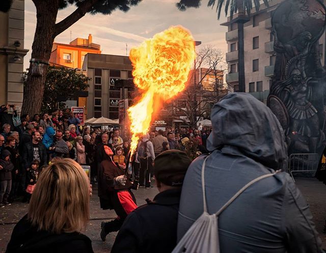 Air, wind & FIRE!
•
•
•
#fire #foc #fuego #festespopulars #correfocs #streetphotocolor #streetphotography #streetphotograph #fotografia #fujifilm #fujifilmxe3 #fujifilm_global #fujifilmxseries #teamfujifilm #fujifilm_street #streetfoto #fotografiaurbana #callejeando #fotogra…