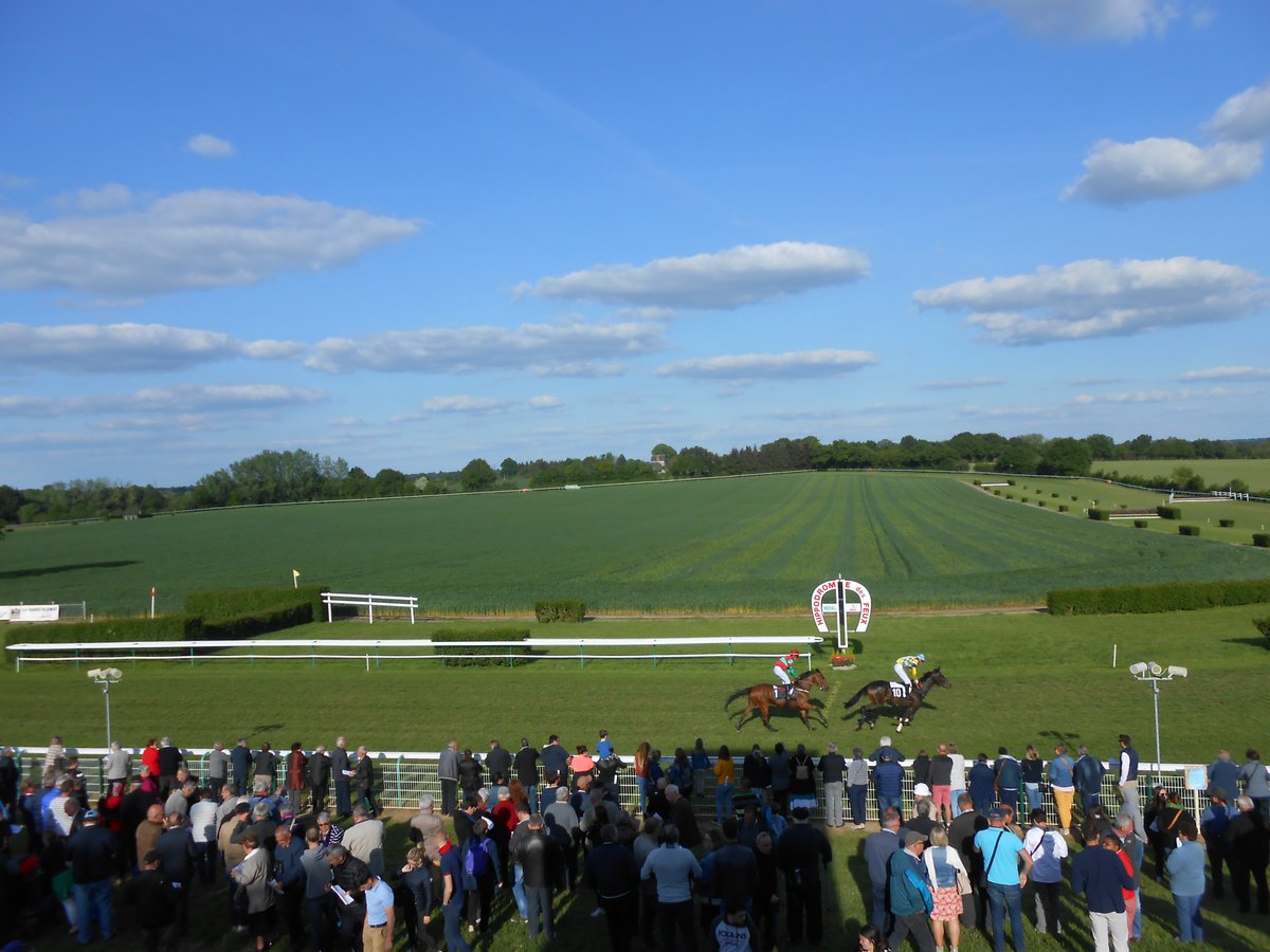 CoursesMeral's tweet photo. Rendez vous aujourd hui à partir de midi sur l'Hippodrome de #Méral pour une belle journée ensoleillée avec 9 Courses Hippiques et encore une fois 130 chevaux 🏇

#Cheval #Mayenne #convivialité https://t.co/sYTUWK3eC0