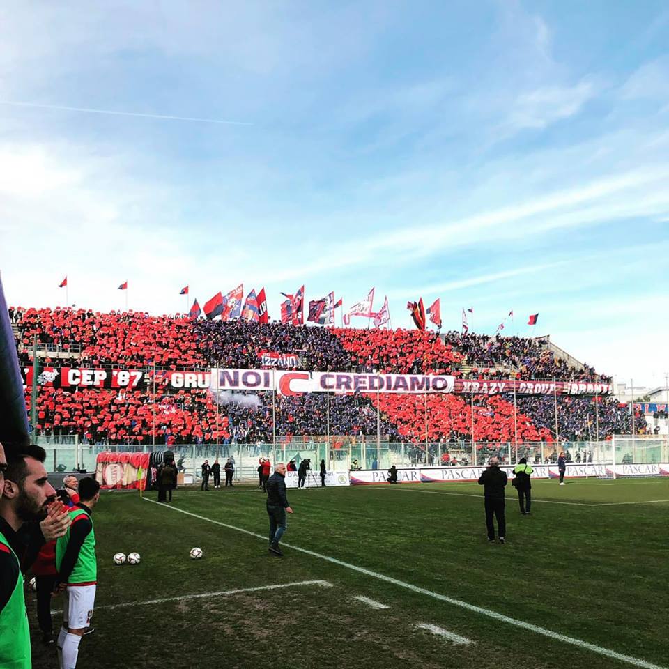 CIROVAMPO1's tweet photo. Attraverso qualsiasi difficoltà, basta il coraggio e l'amore per la maglia oggi sfatiamo il tabù playoff vinciamo insieme!!
#Playoffs #Finoallultimabattaglia #SerieD #ForzaTaranto #Iacovone #CerignolaTaranto #Perlamaglia #ForzavecchioCuorerossoblu #Vincere #2Fisso #Maiarrendersi https://t.co/IUGDi8B5cX