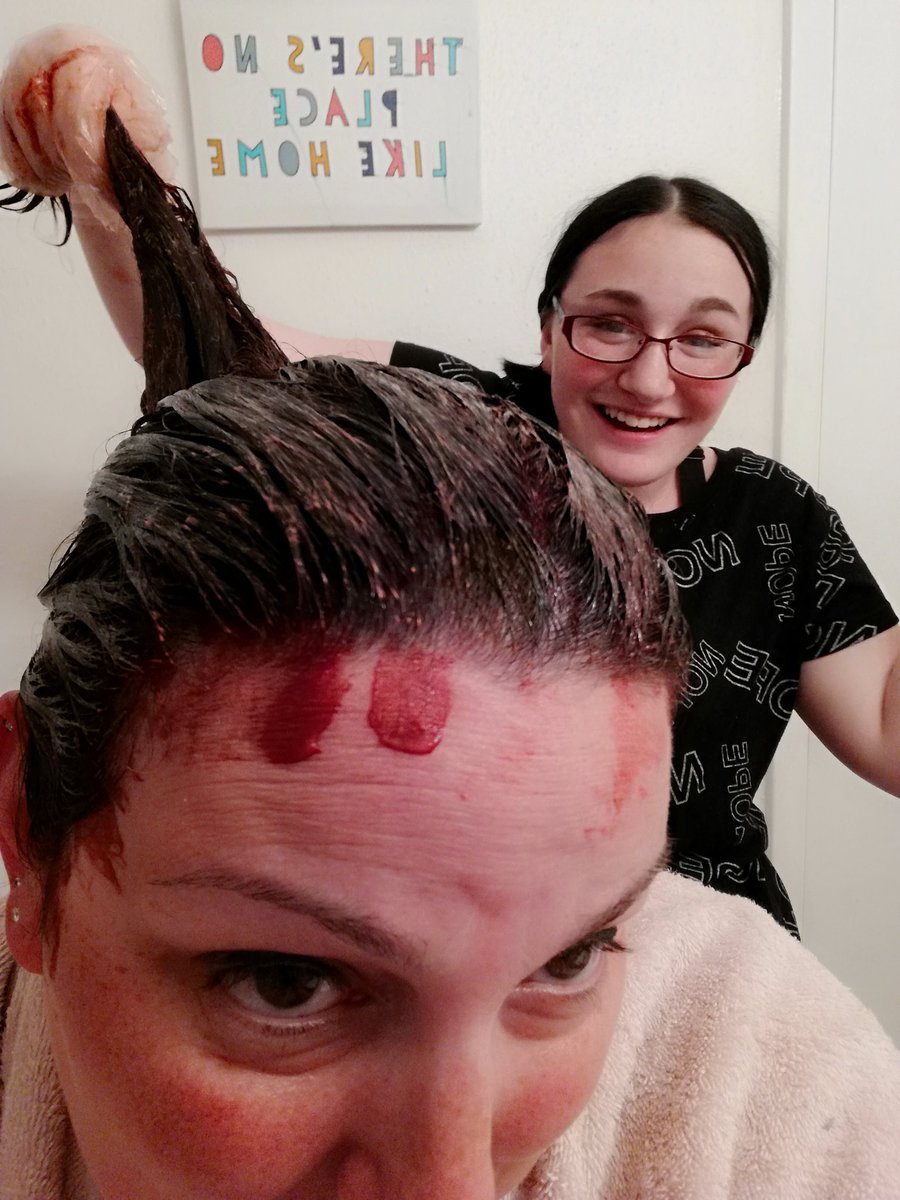 txchick2018's tweet photo. OMG... @lizzzyy6 what .. wow... Lol #gameofstreaming https://t.co/7vw2qyWWIG