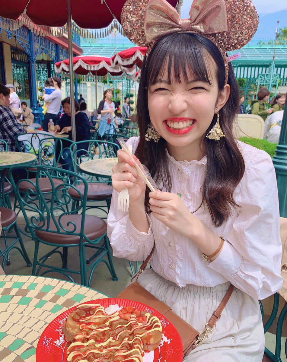 TPD_DASH's tweet photo. #Disneyland   
この前お友達とディズニーに行ってきました🏰❤️
乗り物には15個くらい乗れたかな？
沢山騒いで、よく食べて、大笑いして楽しかった！天気もよくってHAPPYな1日でした😊
いっぱい写真も撮ったよ〜
またまたディズニーランドに行ってしまった！から次はシーかな🐻

#TPD_DASH
#谷川陽菜 https://t.co/FRerpILPfN