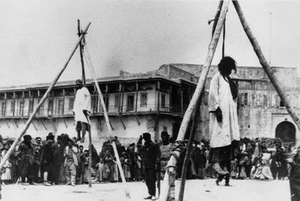 nkaragiannakidi's tweet photo. Οι Έλληνες του Πόντου δεν σφαγιάστηκαν σε κρεματόρια και σε στρατόπεδα συγκέντρωσης, αλλά έξω από τα σπίτια τους, σε πλατείες και δρόμους... https://t.co/KHJQOTACj7 #100_χρόνια #γενοκτονία https://t.co/pivoQMYP9x