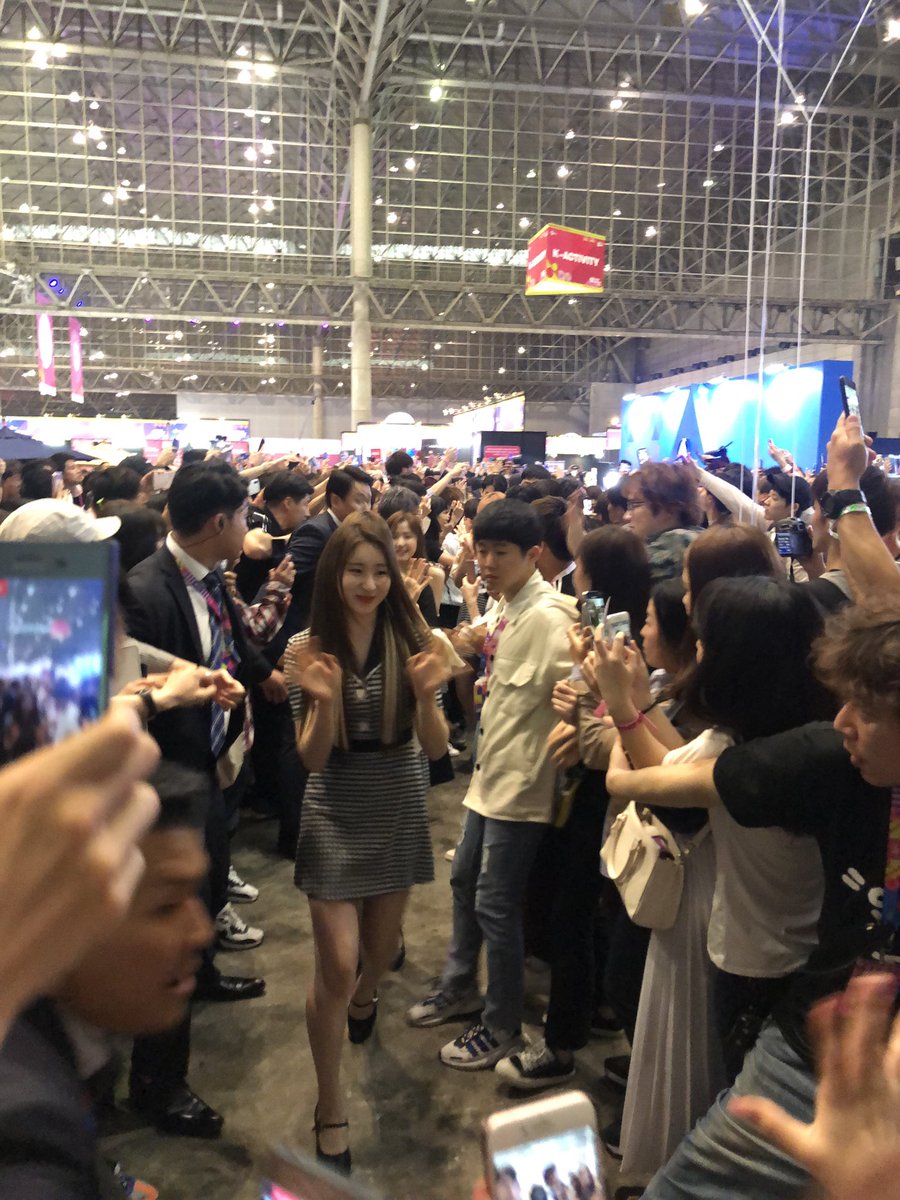 babygg981's tweet photo. 250枚近く連写して唯一綺麗に撮れた写真!
チェヨンかわいい!
#KCON2019JP
#IZONE https://t.co/68WSH6achf