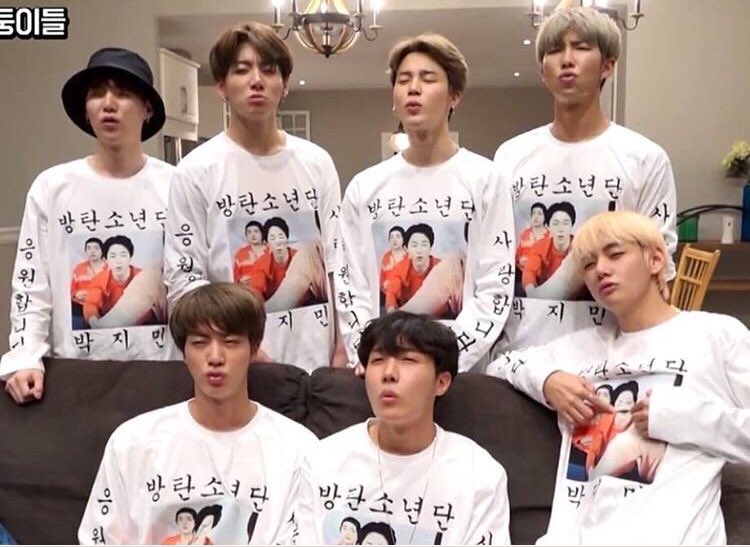Bts7boy29977522's tweet photo. Love all members 💜❤️
#BTSARMY #TeahyungYouArePerfect #TaehyungLovely #TaehyungOurHappyPill #ARMY #Bts7members #BTSARMY #WeLoveTaehyung #WeLoveBTS #welovebangtan #WeAreArmy https://t.co/wyUWfIiQsv