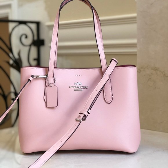 j_lez93's tweet photo. So good I had to share! Check out all the items I'm loving on @Poshmarkapp #poshmark #fashion #style #shopmycloset #coach: https://t.co/LkTwifSfjf https://t.co/alzWu7YzGH