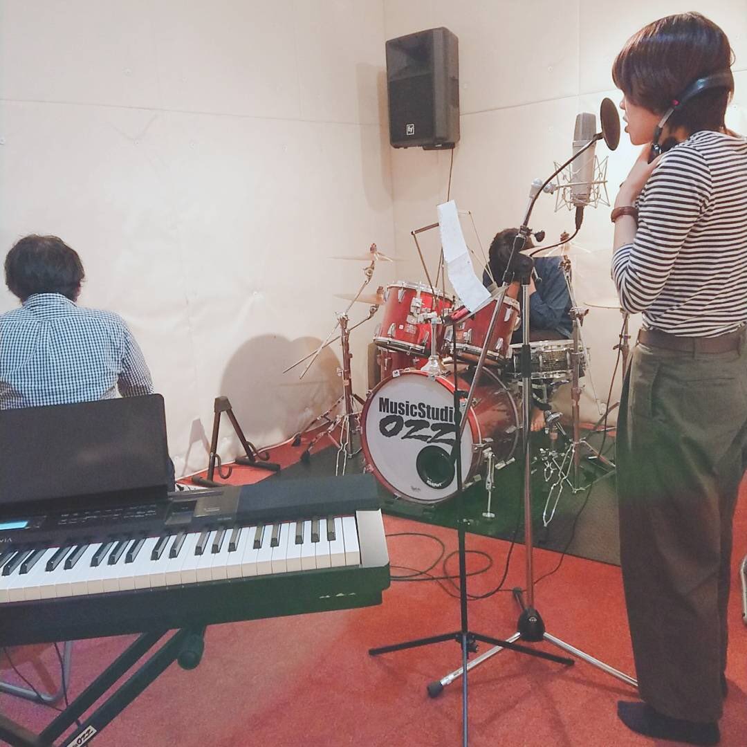 UTAGE20160915's tweet photo. 昨日はレコーディング👍
とてもいい感じに仕上がりになりました☀️
平松さん、田中さんありがとうございました🍻
まだまだメンバー募集してます！
よろしくお願いします！ https://t.co/RQmGPD2aVD