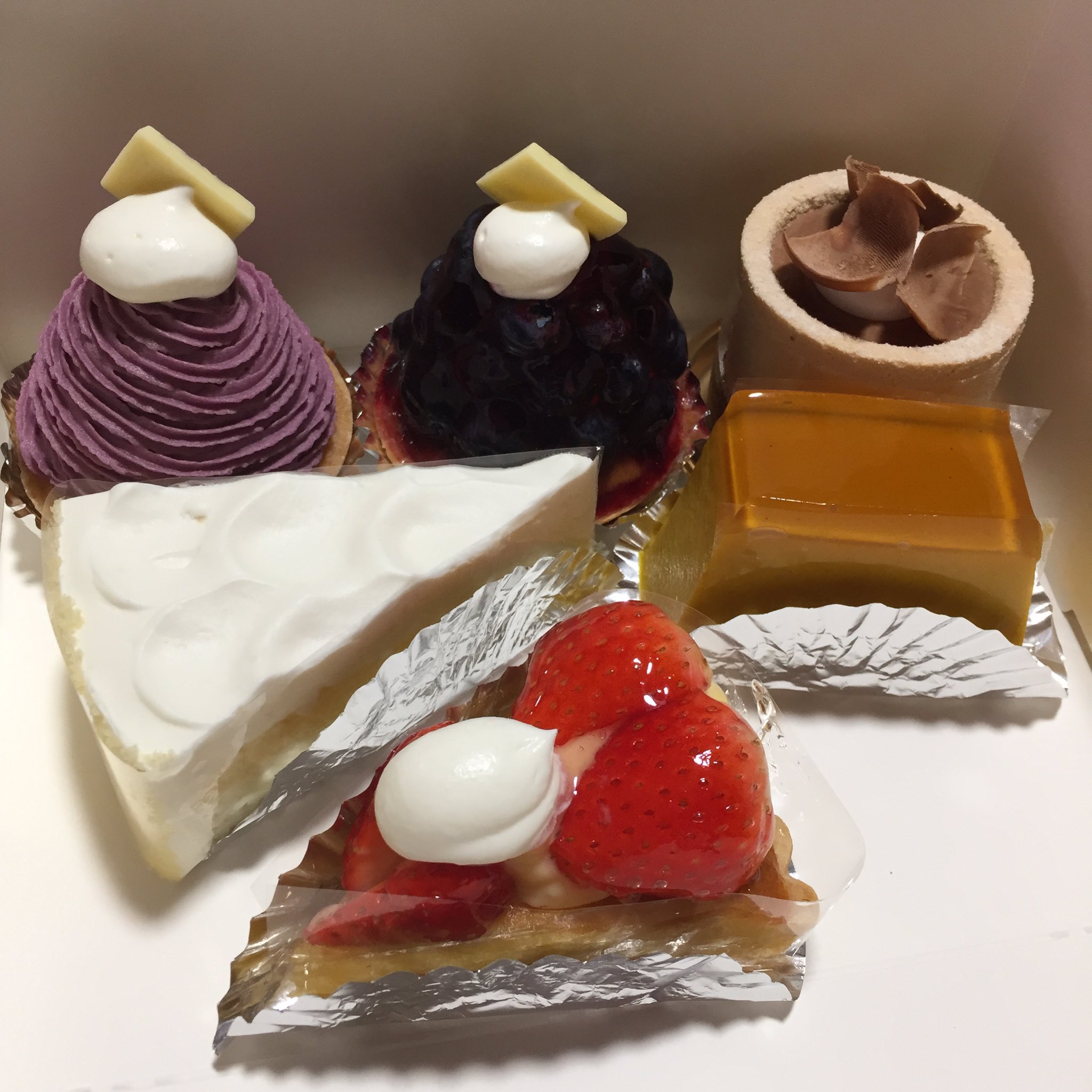 Twitter 上的 シン 野々市市藤平田 Petit Farine プティファリーヌ スタバ裏のケーキ屋 かぼちゃのプリンが絶品と聞き初めて行ってきた かぼちゃのプリンは上のゼリー部分も含めてすごく美味しい 他のケーキも食べたけど上品な感じで美味 Oo