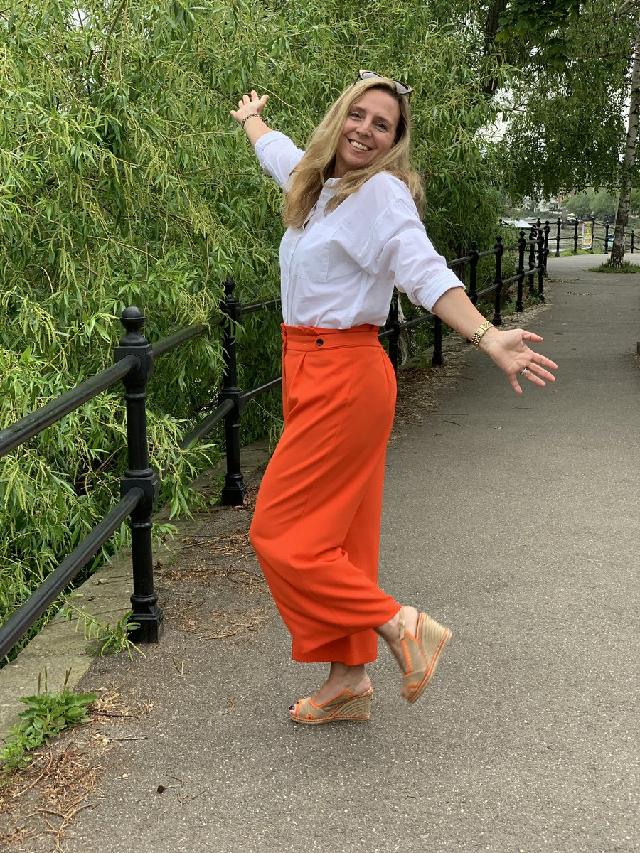Jumping for joy with my fab @zaccys shoes! Named Giselle Sunset with the tag line ‘The ultimate summer shoe even on a grey day in London.’ 🧡 To celebrate their 3rd birthday Zaccys London have 15% off collections with the code LISA15. #Ad #gift #50plusstyle