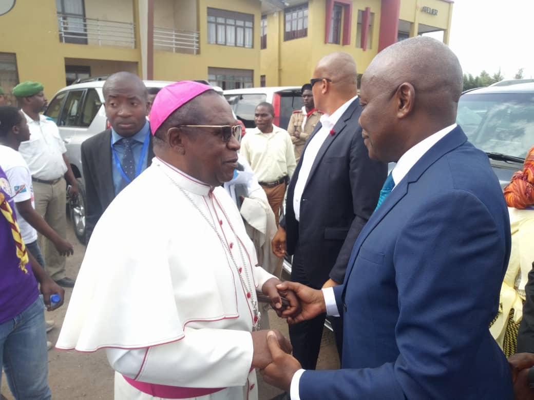 MichelMoto1's tweet photo. #GOMA_19Mai
Le Dircab du chef de l'état, S.E. @VitalKamerhe1 est arrivé à #Goma représenté le chef de l'état à la #PassationCanoniqueDuPouvoir entre Mgr #Kaboy et Mgr #Ngumbi
Quelques députés nat. et proches collaborateurs du président de la république @fatshi13 sont à ses côtés. https://t.co/XY7wCbpfiE
