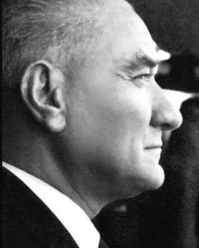 Bizler, 100 yıl önce bugün attığın adım sayesinde kocaman bir millet olarak ayaktayız..Ata’mızı Şükran Minnet ve Özlemle anıyor, umudunu hiçbir zaman kesmediği gençlerimizin de Bayramı’nı kutluyoruz..
Atatürk’ü Anma Gençlik ve Spor Bayramımız Kutlu Olsun🇹🇷