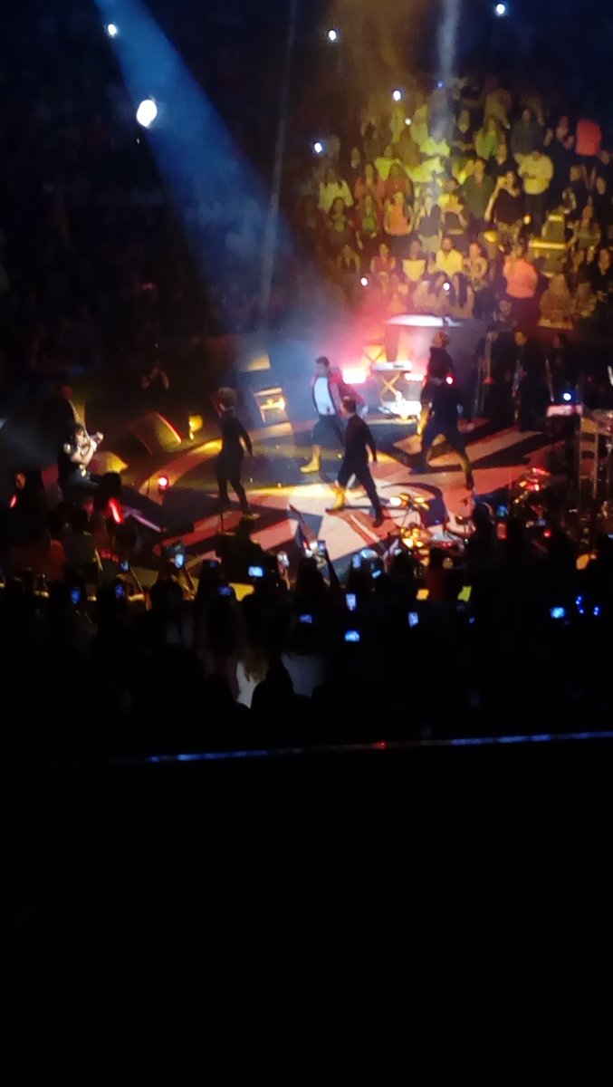 sandra948104's tweet photo. Una gran noche de romanticismo y baile en esta #GuerraTour gracias @_CarlosRivera  Monterrey te AMA 💖💖💖 https://t.co/w9knERrgKx