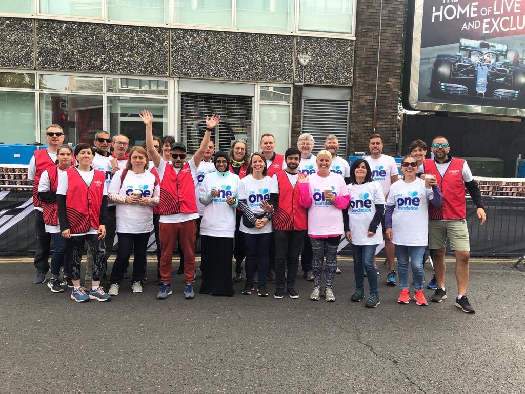 ELRunners's tweet photo. ELR volunteers at the @Virgin_Sport #HackneyHalf aid station 4. Bringing the fun and energy from Wanstead to Mare Street. Enjoy your race! #ELRstrong https://t.co/BvY5DsYiSE