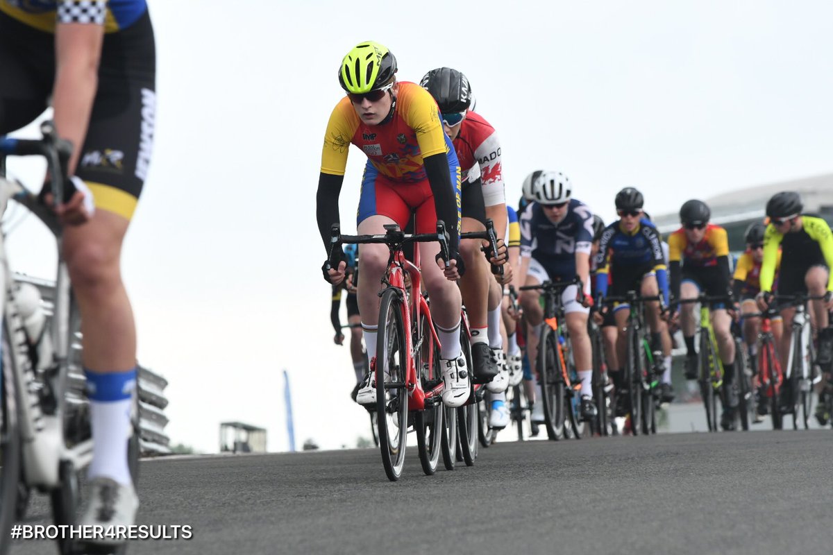 VeloUK's tweet photo. #TLI_Cycling #CircuitRaceChanpionships #OultonPark https://t.co/TOqSyN0TvR