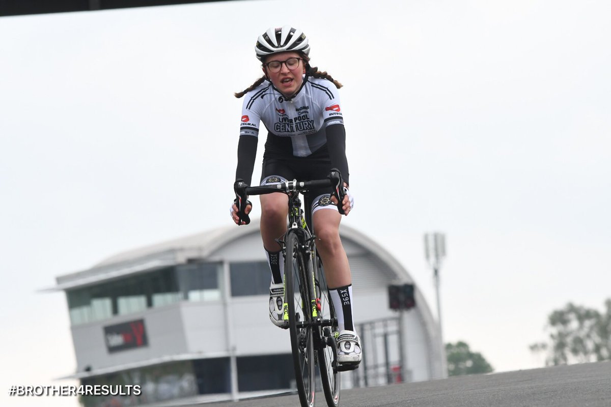 VeloUK's tweet photo. #TLI_Cycling #CircuitRaceChanpionships #OultonPark https://t.co/TOqSyN0TvR