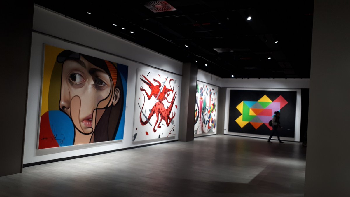 eleerasdigit's tweet photo. #BloomArtFest Recogida las obras de los 19 artistas ecpuestas en el #PopArtStore en exclusiva para #UrbanArtBarcelona. Muy recomendable ππ©π»βπ¨π
Β©Crisnyla
#urbanart #AlbertodeBlobs #Eledu #SebastianWaknine https://t.co/Yl3OIVDFeh