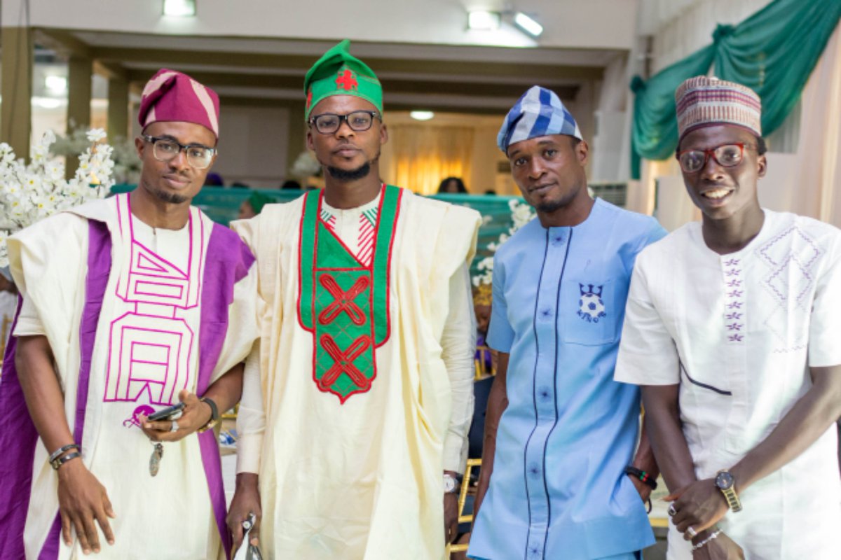 mclayor's tweet photo. One of the things I do with my leisure times! Styling!! Creativity at its peak!!
#Ankarapattern #AsoOke #Agbadaformen https://t.co/LMtai2Rjo9