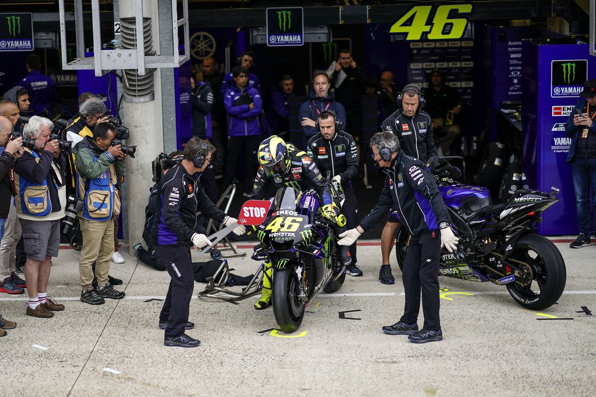 ValentinHoff46's tweet photo. Race Day
@ValeYellow46 
@BoxOfficialVR46 
@YamahaMotoGP 
@yamaharacingcom 
@gpfrancemoto 
@MotoGP 
#FrenchGP
#LeMans2019
#ValentinoRossi
#Rossi
#VR46 https://t.co/Bzro1DlzgJ