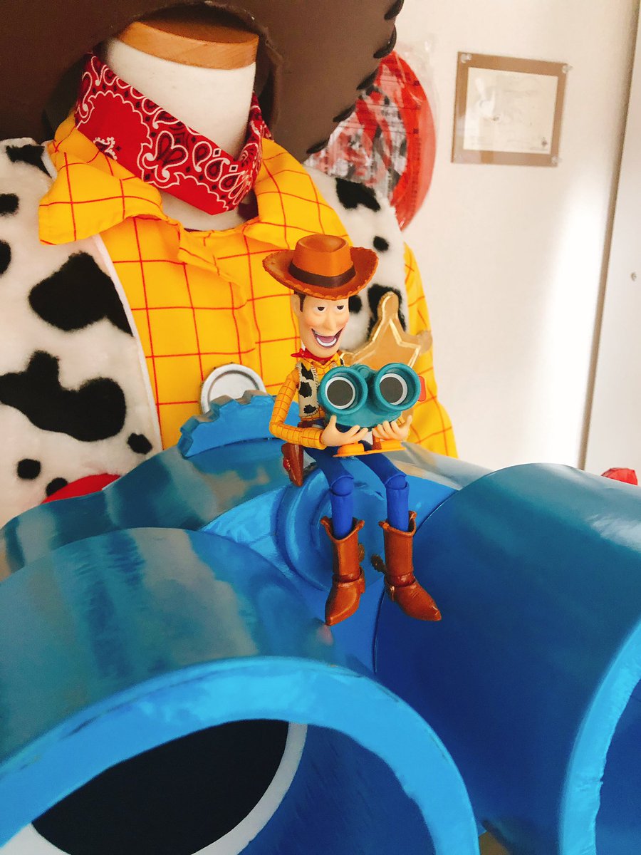 Tomozo 26土アコスタうー8 トイストーリーの双眼鏡のレニー出来た 可愛すぎてマネキンにずっとこうして飾ってます 細かな所は見逃してくれ