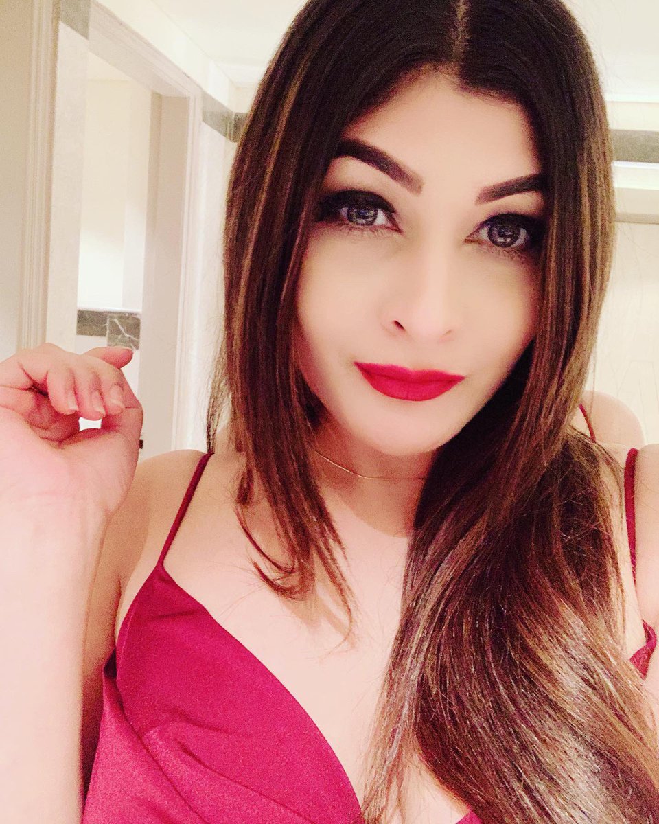 ushmatyagi's tweet photo. Love the shade of you❤️
Created this lipshade by mixing @CHANEL ‘Bright Raspberry’ (one of my favs) with @lorealparisfr ‘Pure Garnet’ from Collection Star by @sonamakapoor 
Gals U gotta try it out.....Comment if you like it💋
#makeupsession #showready #makeupexperiments https://t.co/NuDa2UT8yM