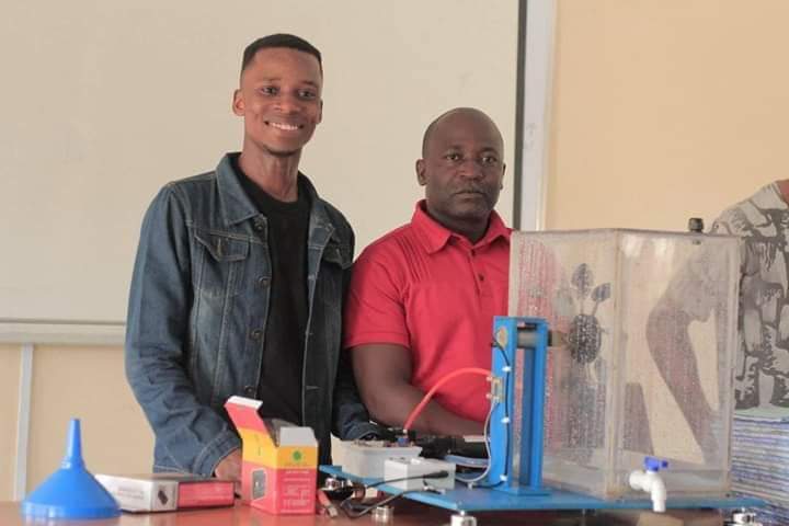 chibyyke_'s tweet photo. A Mechanical engineering student of Ken Saro-wiwa polytechnic. designed a water turbine that can power a phone and 4 LED of 12 volt.
Shout out to his lecturer and coursemates that gave him the necessary support.
#kenpolyhypes https://t.co/cQkO2ERxYF