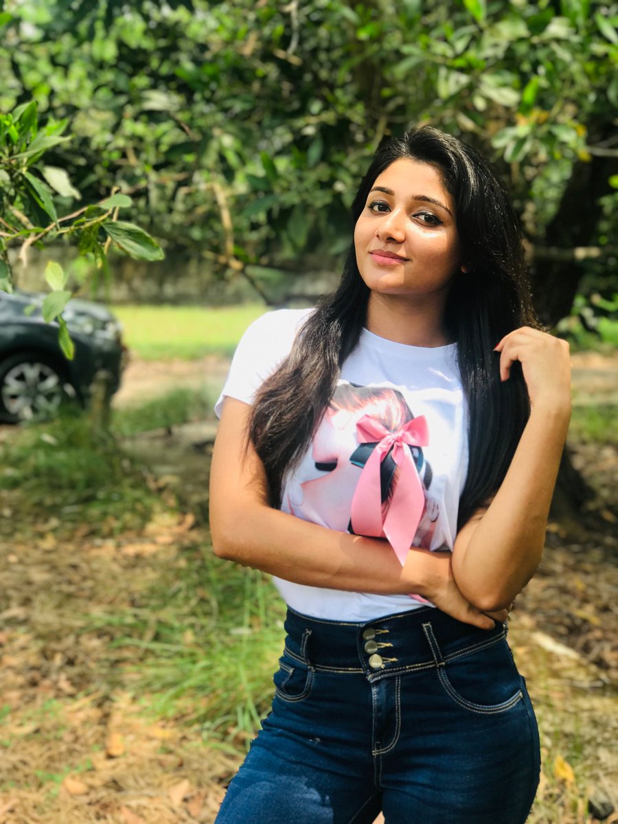 mgspooja's tweet photo. பூவுக்குள் கருவாகி💚
நிலவைப்போல முகம் வாங்கி
சிற்பிக்குள் முத்தைப்போல
நிலவுக்கு போட்டியாக
இம்மண்ணில் பிறந்தவள்
இனிய இரவு
@adhitiofficial https://t.co/Sm44VuiT9x