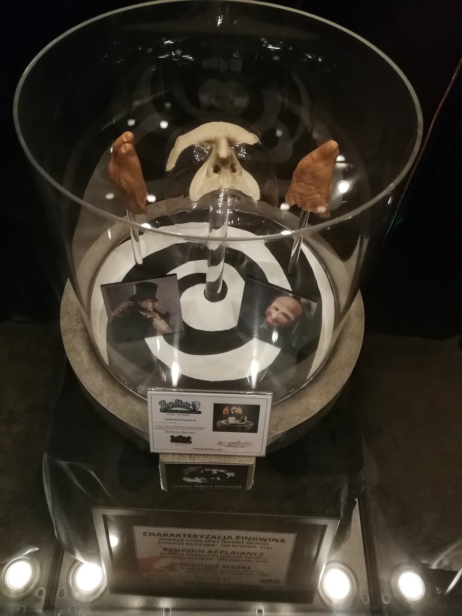 OskiSozanski's tweet photo. Charakteryzacja Pingwina z filmu "Powrót Batmana". 🐧 #MovieGate. #NocMuzeów #NocMuzeów2019 #Wrocław #NM2019 #Museum #MuseumWeek #MuseumWeek2019 #MuseumNight #MuseumDay #IMD #IMD2019 #InternationalMuseumDay #NottedeiMusei #NotteDeiMusei2019 #NuitDesMusees #NuitEuropeenneDesMusees https://t.co/ixHiuTlajt
