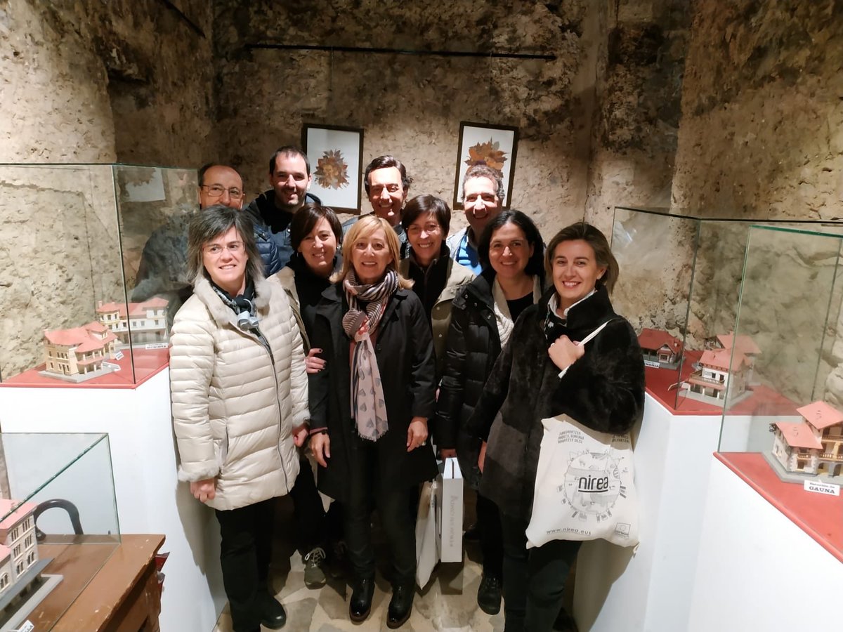 Primer mercado estacional que hoy hemos celebrado en #Antoñana gracias a la Junta Administrativa por la invitación, merece la pena visitar este precioso pueblo de #ArabakoMendialdea #MontañaAlavesa
