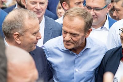 mozcopl's tweet photo. .@SchetynadlaPO i @donaldtusk podczas #MarszPolskaWEuropie 
https://t.co/KlmQWNo8z0 https://t.co/cEL20qYjLY
