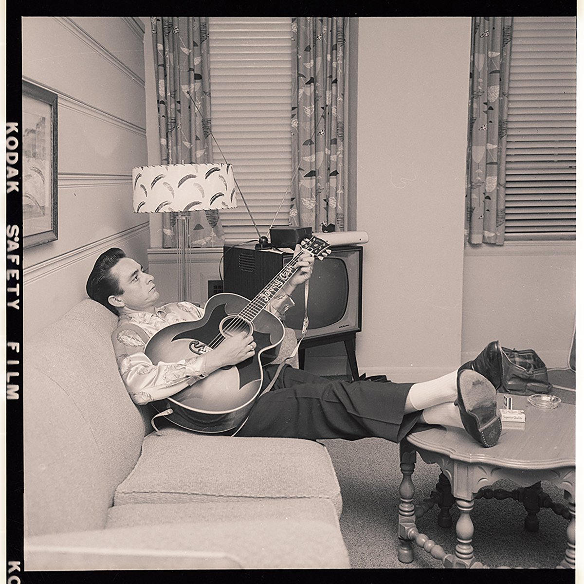 JohnnyCash's tweet photo. Who doesn't love a relaxing Sunday? #HappySunday https://t.co/hxiW1o3WgV